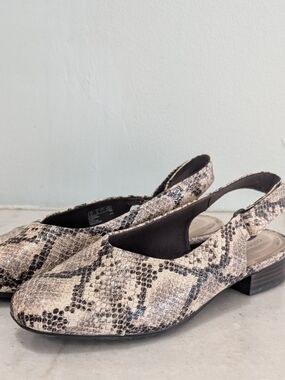 Clarks Women’s Leather Snake-Print Slingback Juliet 1" Heel Size 7